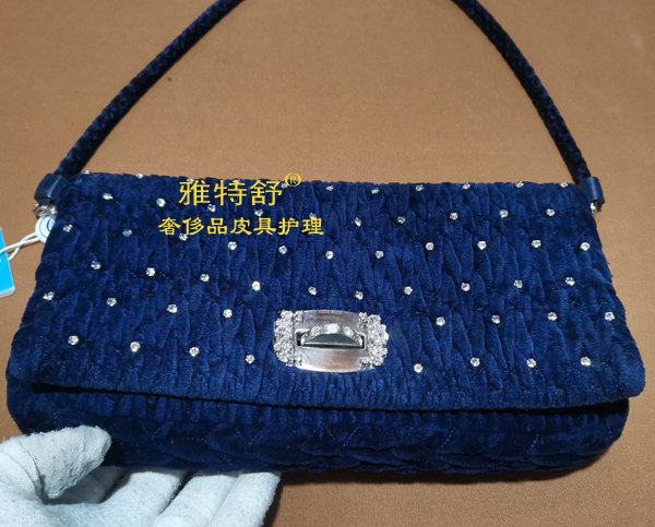 MIU MIU缪缪金丝绒磨损掉色发黑修复 MIU MIU缪缪金丝绒磨损掉色发黑修复