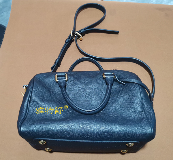 LV手提带和肩带油边皮面补伤修复 LV手提带和肩带油边皮面补伤修复