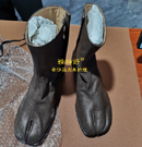 瑪吉拉墨綠色皮靴改黑色貼底 瑪吉拉墨綠色皮靴改黑色貼底