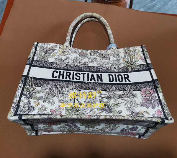 DIOR迪奥布面发黄清洗保养 DIOR迪奥布面发黄清洗保养